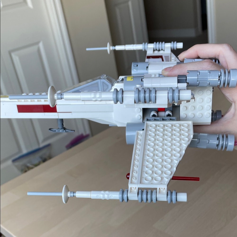 LEGO Set 75301 Luke Skywalker’s X-Wing Fighter - Picture 8 of 10